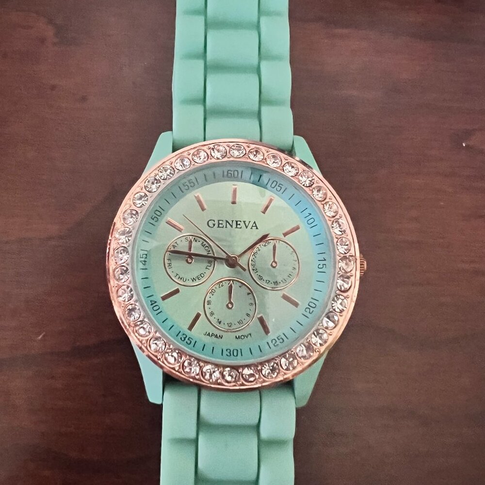 GENEVA Women’s Green‎ Watch w/Silicon Band (BRAND NEW & SUPER CUTE!)